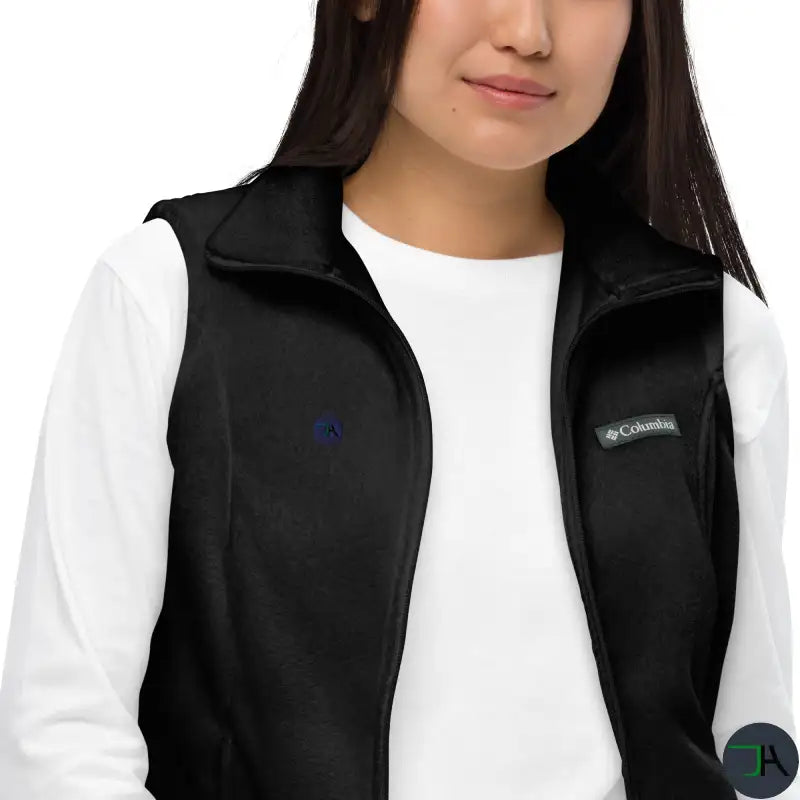 Stay Warm and Stylish on the Golf Course with Women’s Chikara Fleece Vest in Black - women